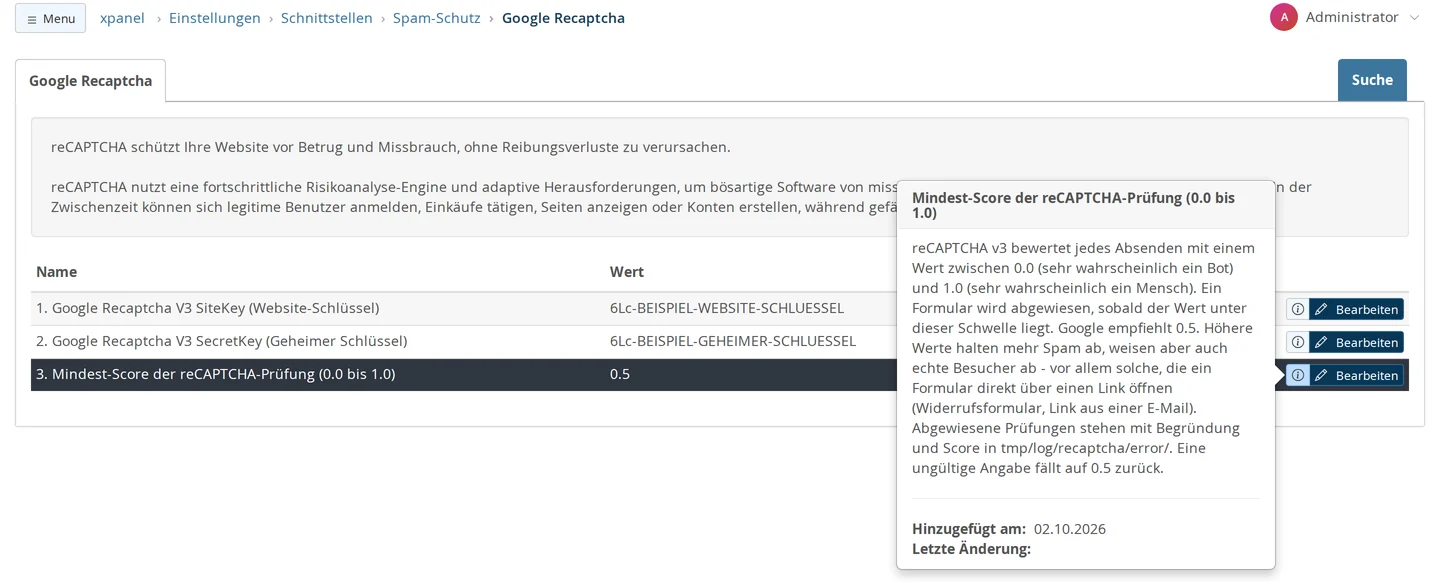Einstellungsgruppe Google Recaptcha unter Schnittstellen, Spam-Schutz: Informationstext, SiteKey und SecretKey mit Beispielwerten, Mindest-Score der reCAPTCHA-Prüfung 0.5 und daneben der geöffnete Hilfetext zum Mindest-Score